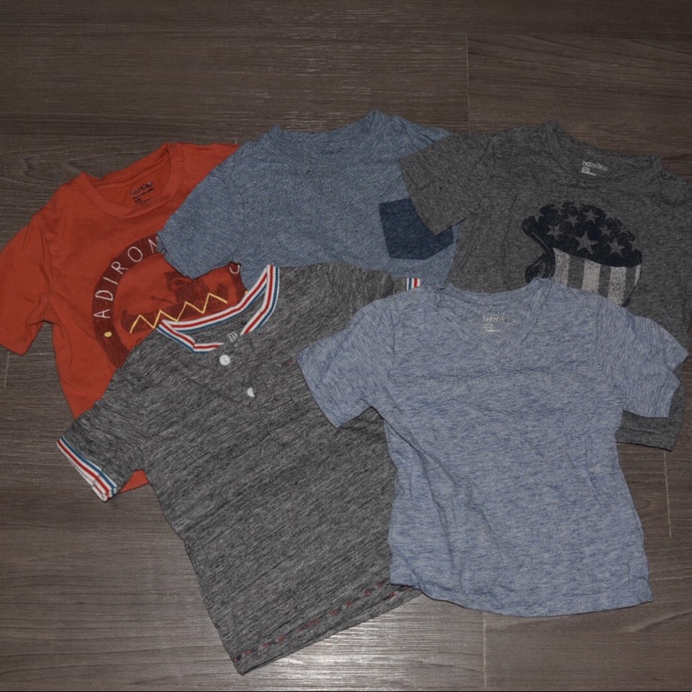 Bundle of 2T baby Gap short sleeved shirts